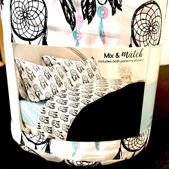 Bohemian Dream Catcher theme. Dare To Dream Full Size Bedding With Pom Pom. - Picture 3 of 11